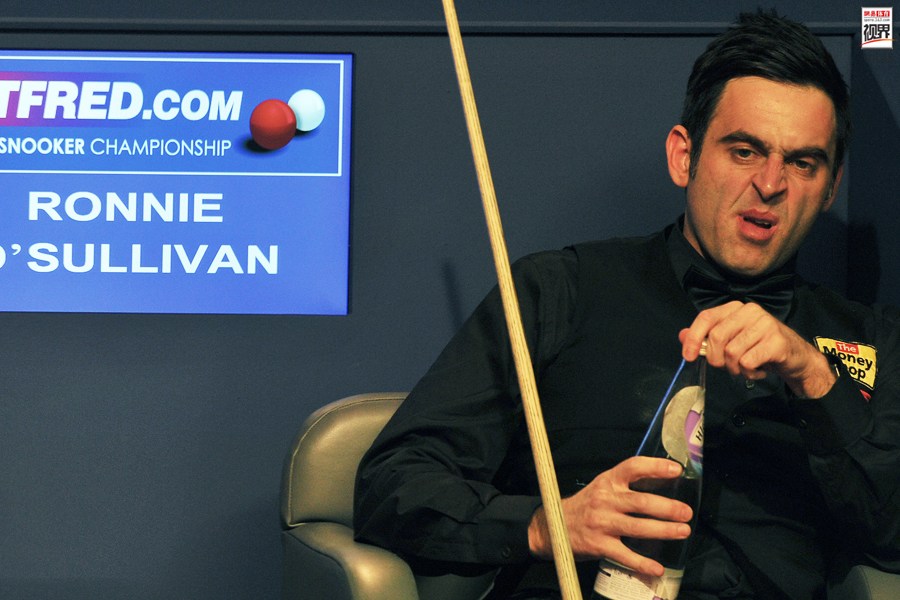 一个充满凝 一个充满凝